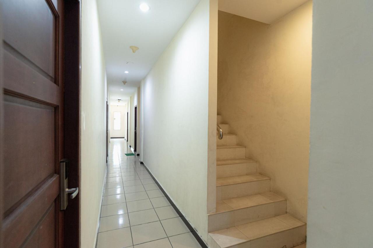 Hotel Reddoorz At Nagoya Indah Batam Esterno foto